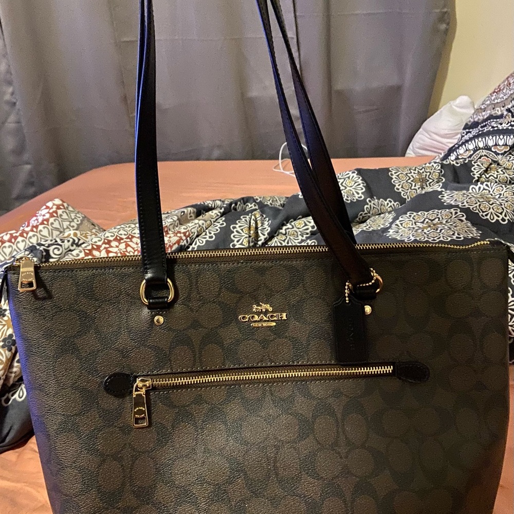 Coach tote - Picture 2 of 4